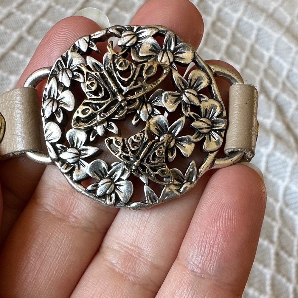 Elegant Floral Buckle Leather Bracelet